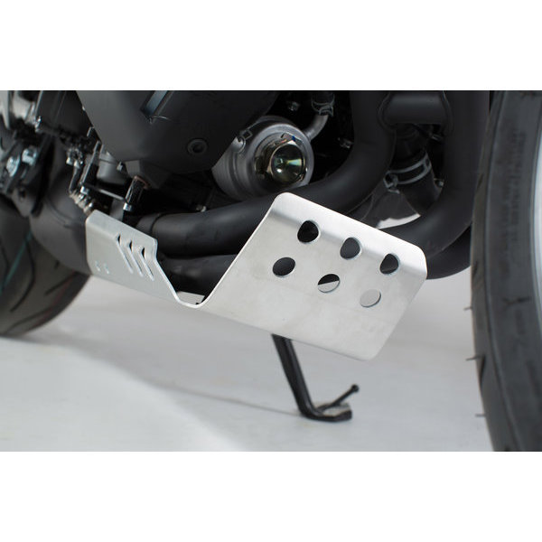 SW Motech Cubre carter Yamaha XSR 900 (16)/ MT-09 TRACER (14)