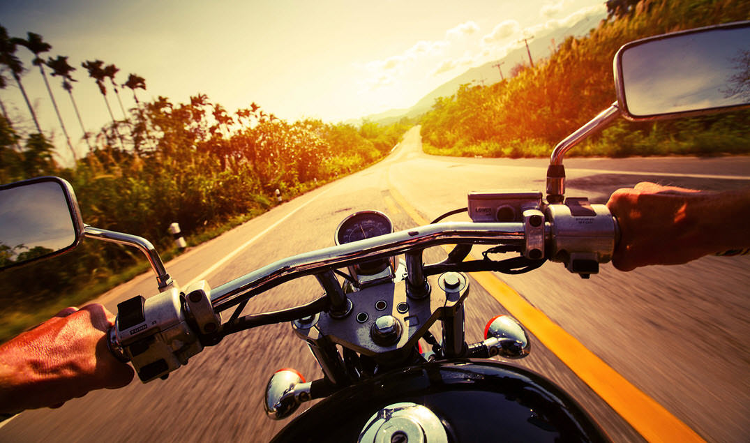 Tips para no pasar calor al manejar tu moto en verano
